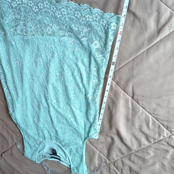 Asymmetrical Floral Lace Top With Matching Tank - Picture 6 of 7